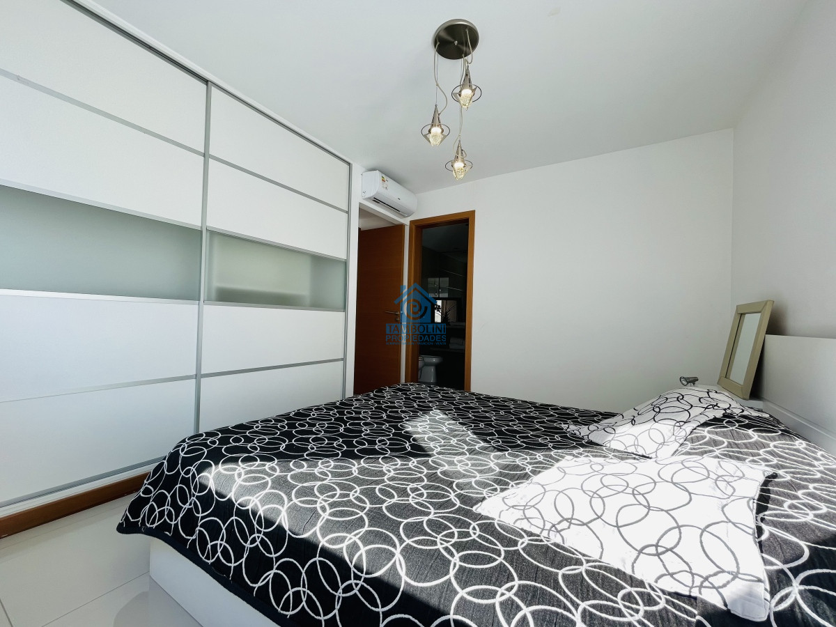 Apartamento ID.496 - Apartamento de 2 Dormitorios y Parrillero Frente a Playa Brava, Punta del Este