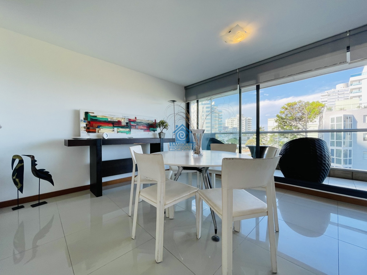 Apartamento ID.496 - Apartamento de 2 Dormitorios y Parrillero Frente a Playa Brava, Punta del Este