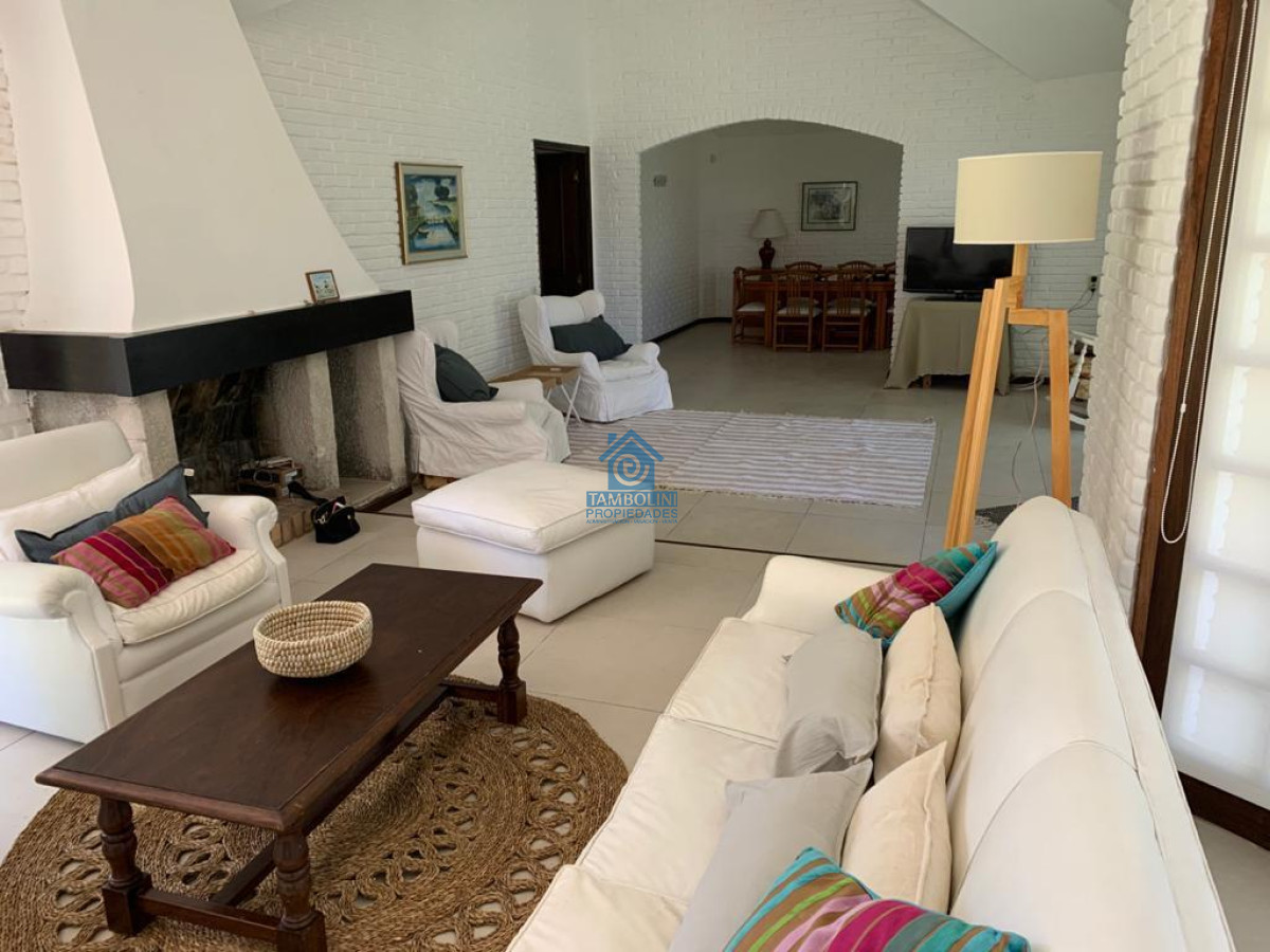 Casa ID.485 - Alquiler temporario de casa de tres dormitorios con piscina en Barrio Lugano a pasos de Punta Shopping, Punta del Este