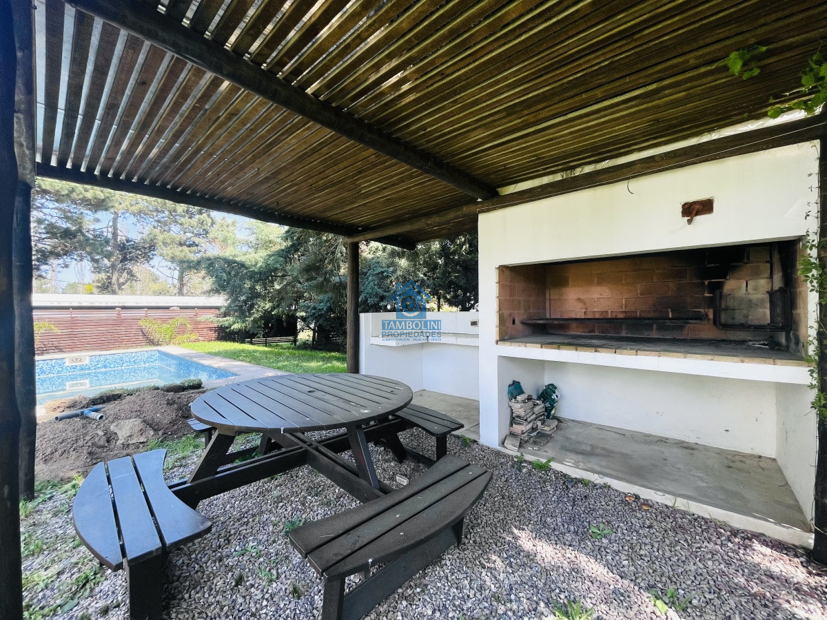 Casa ID.490 - Muy Buena Casa de 5 Dormitorios y Piscina en Rincón del Indio, a Pocos Metros del Mar