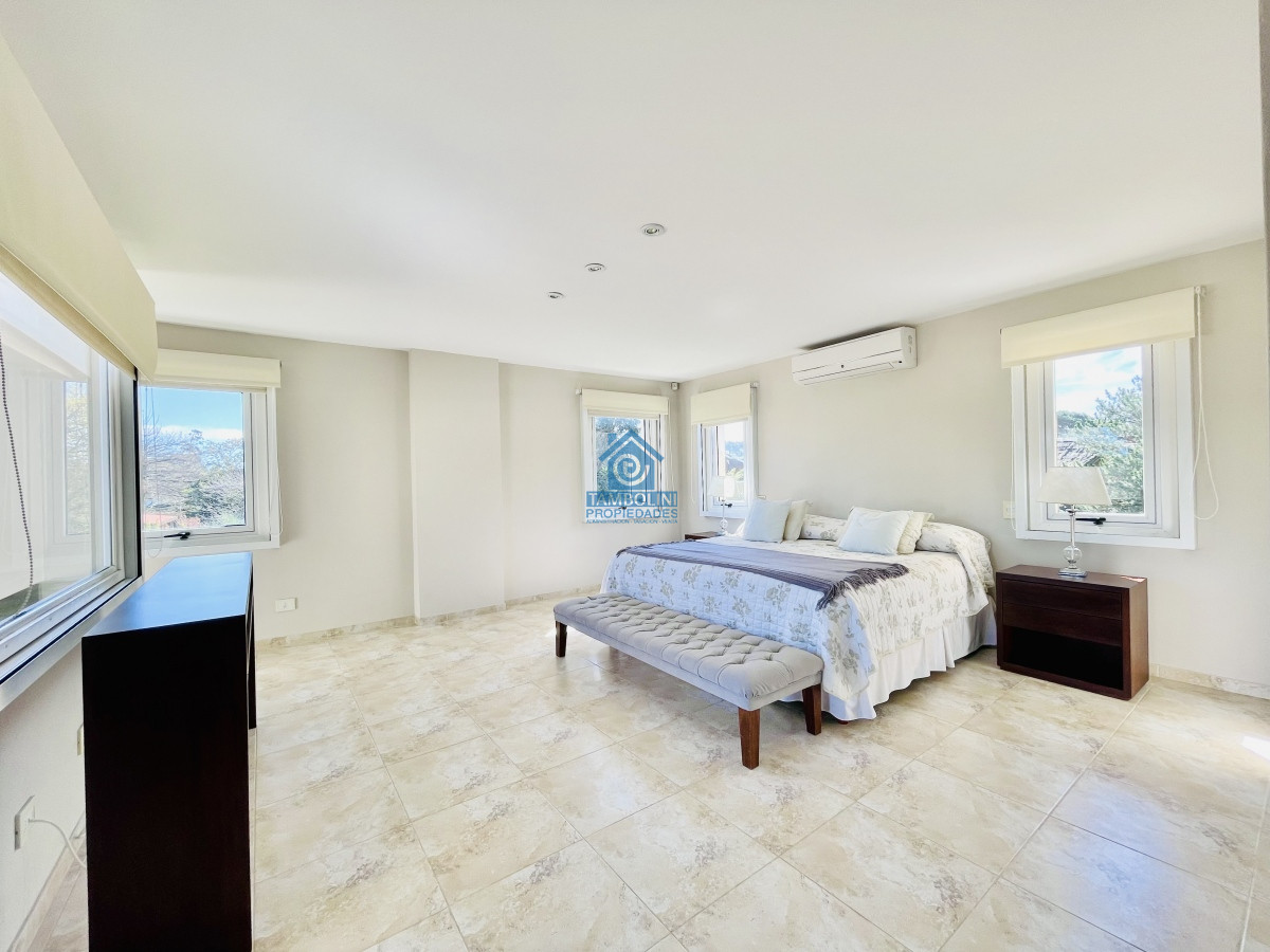 Casa ID.287 - Excelente Casa de 4 Dormitorios, Piscina Climatizada y Barbacoa en Pinares, Punta del Este