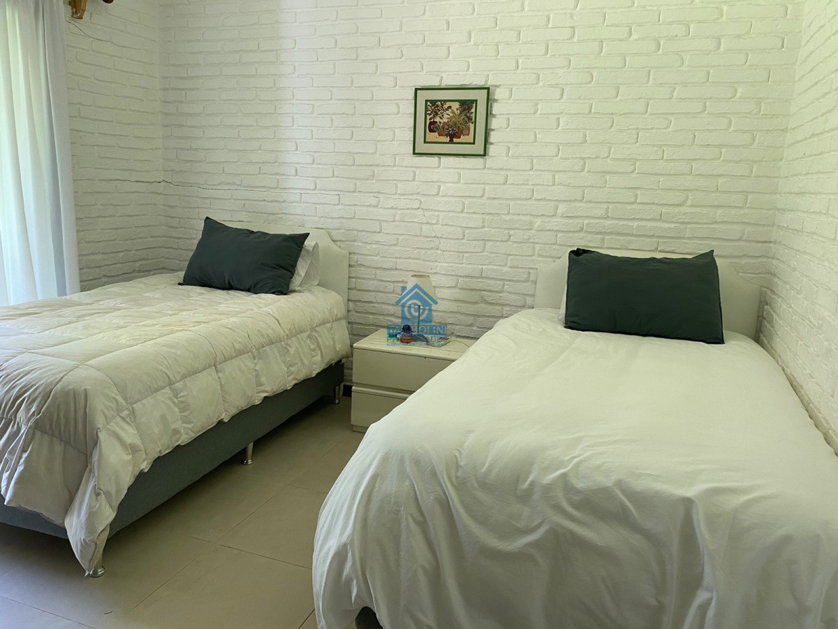 Casa ID.485 - Alquiler temporario de casa de tres dormitorios con piscina en Barrio Lugano a pasos de Punta Shopping, Punta del Este