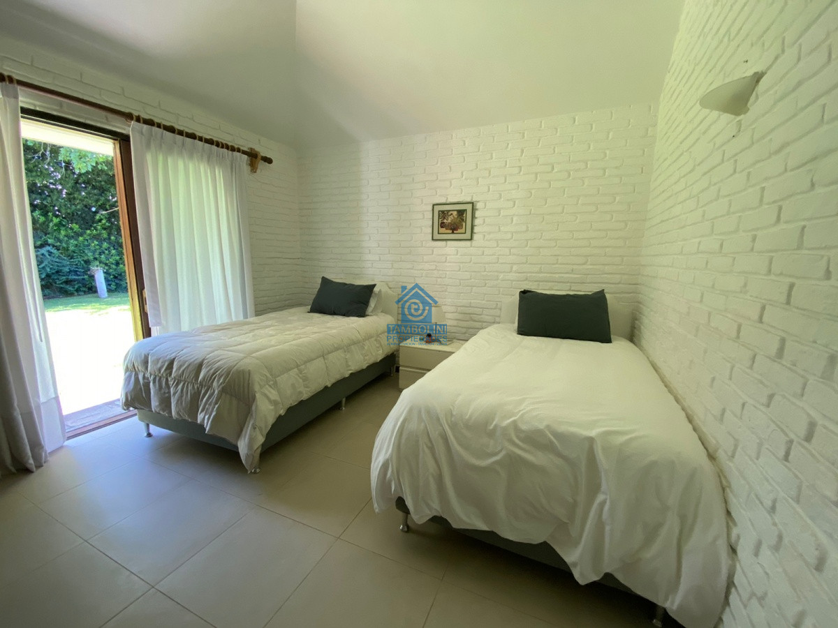 Casa ID.485 - Alquiler temporario de casa de tres dormitorios con piscina en Barrio Lugano a pasos de Punta Shopping, Punta del Este