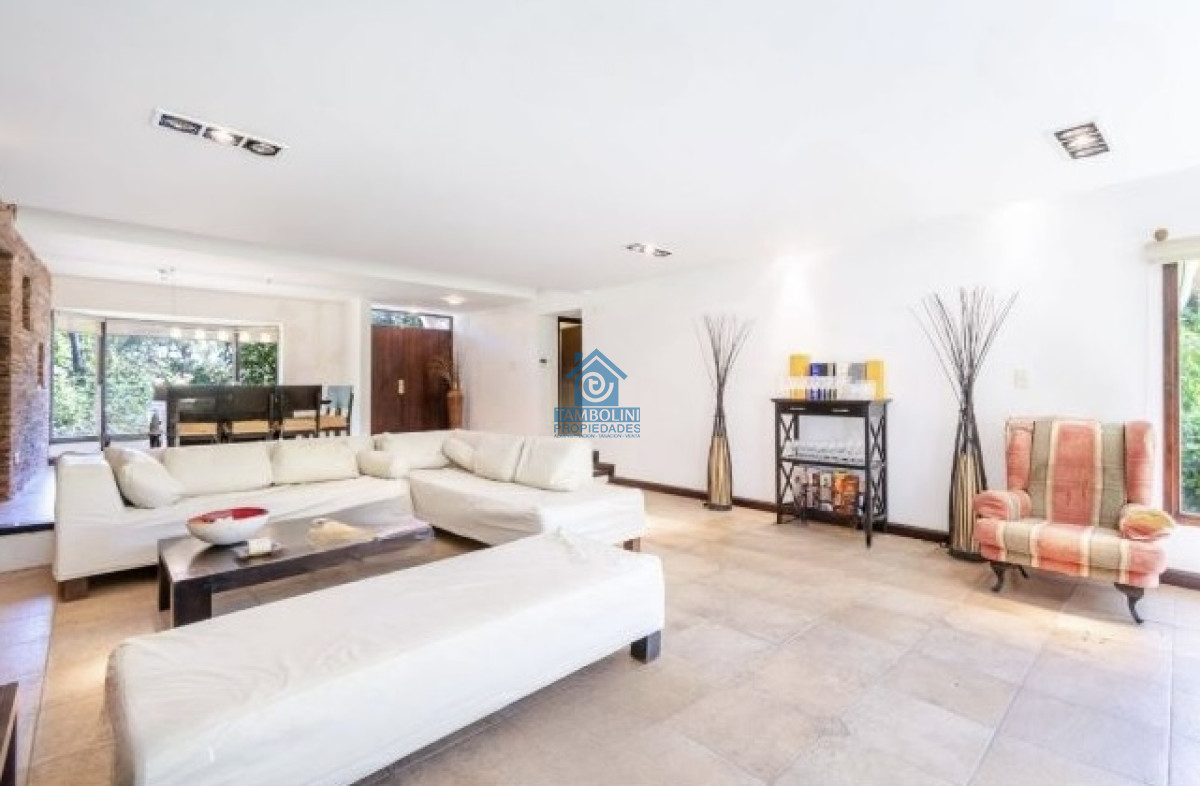Casa ID.292 - Excelente Casa de 4 Dormitorios, Piscina y Parrillero en San Rafael 