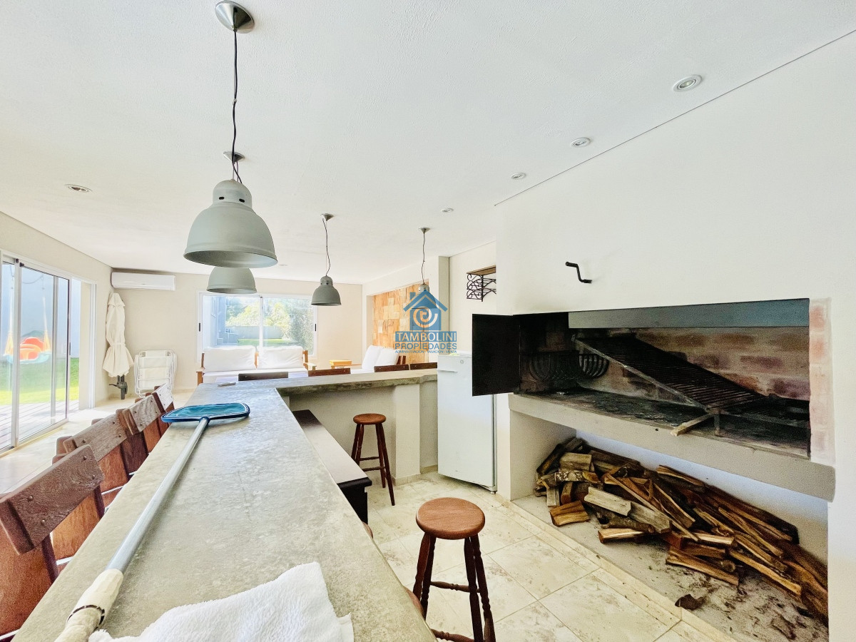 Casa ID.287 - Excelente Casa de 4 Dormitorios, Piscina Climatizada y Barbacoa en Pinares, Punta del Este