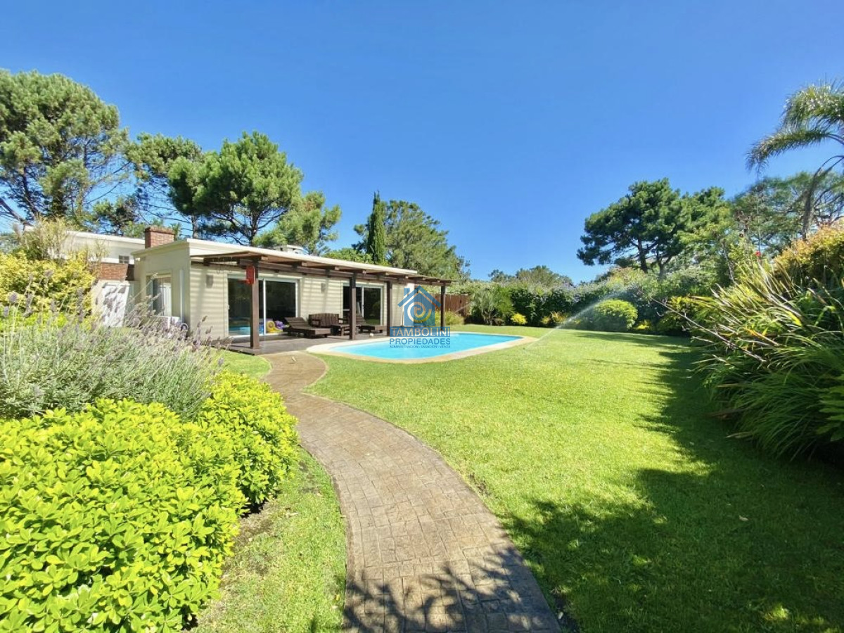 Casa ID.287 - Excelente Casa de 4 Dormitorios, Piscina Climatizada y Barbacoa en Pinares, Punta del Este