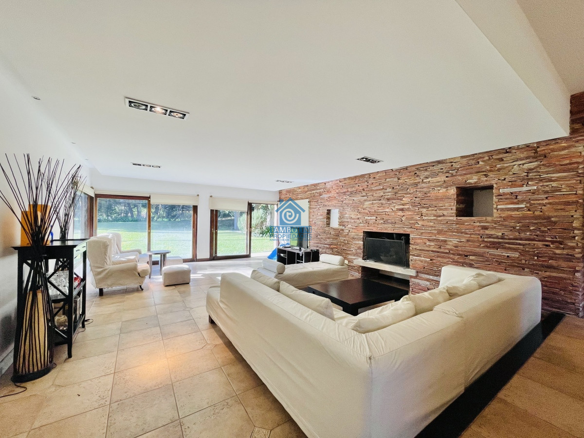 Casa ID.292 - Excelente Casa de 4 Dormitorios, Piscina y Parrillero en San Rafael 
