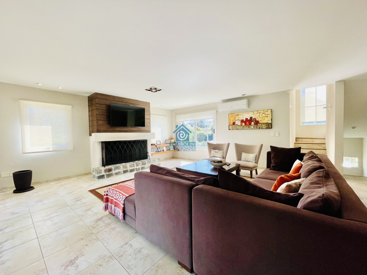 Casa ID.287 - Excelente Casa de 4 Dormitorios, Piscina Climatizada y Barbacoa en Pinares, Punta del Este