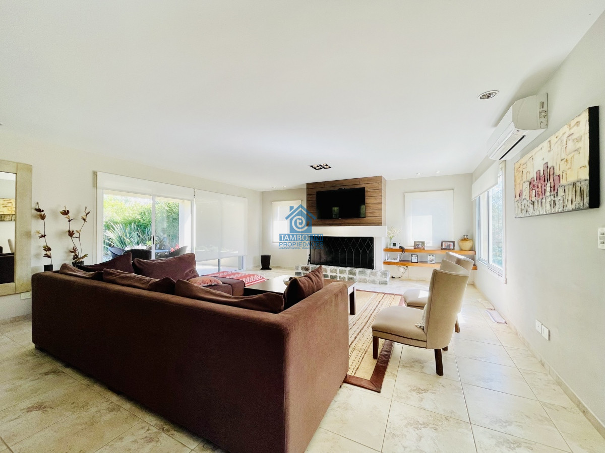 Casa ID.287 - Excelente Casa de 4 Dormitorios, Piscina Climatizada y Barbacoa en Pinares, Punta del Este