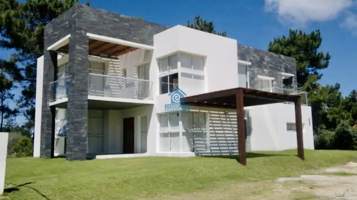 Casa ID.490 - Muy Buena Casa de 5 Dormitorios y Piscina en Rincón del Indio, a Pocos Metros del Mar