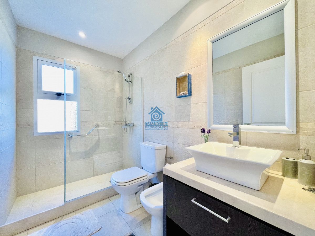 Casa ID.287 - Excelente Casa de 4 Dormitorios, Piscina Climatizada y Barbacoa en Pinares, Punta del Este
