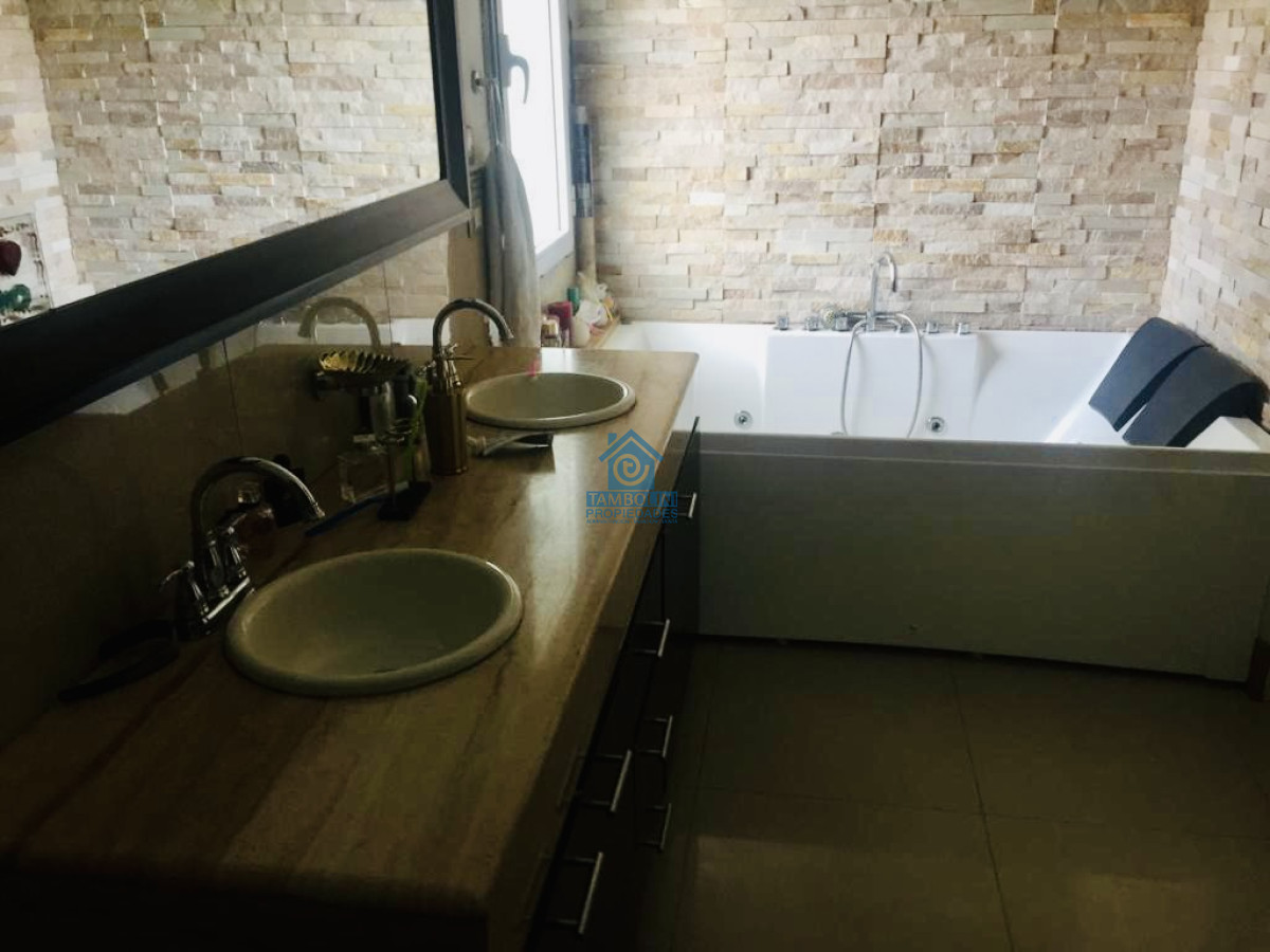 Casa ID.345 - Excelente Casa de 5 Dormitorios en Barrio Privado La Arbolada, Punta del Este
