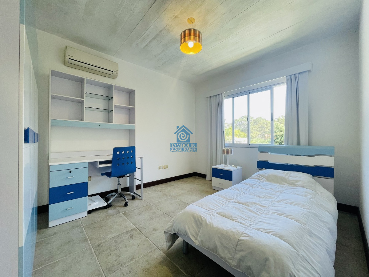 Casa ID.490 - Muy Buena Casa de 5 Dormitorios y Piscina en Rincón del Indio, a Pocos Metros del Mar