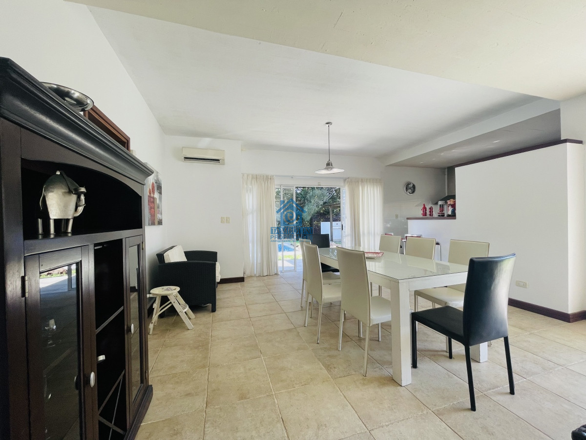 Casa ID.490 - Muy Buena Casa de 5 Dormitorios y Piscina en Rincón del Indio, a Pocos Metros del Mar