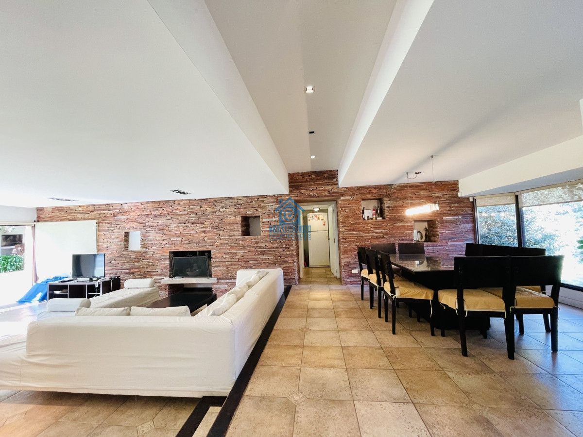 Casa ID.292 - Excelente Casa de 4 Dormitorios, Piscina y Parrillero en San Rafael 