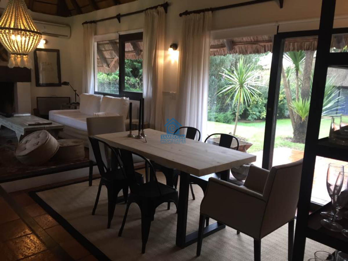 Casa ID.629 - Casa de 3 Dormitorios y Piscina en Alquiler Anual, Rincón del Indio