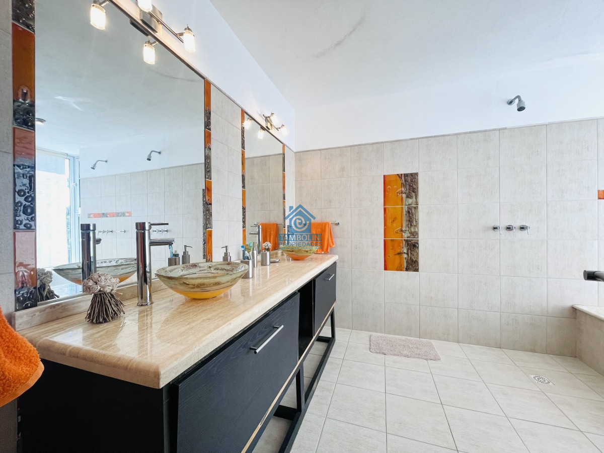 Casa ID.490 - Muy Buena Casa de 5 Dormitorios y Piscina en Rincón del Indio, a Pocos Metros del Mar