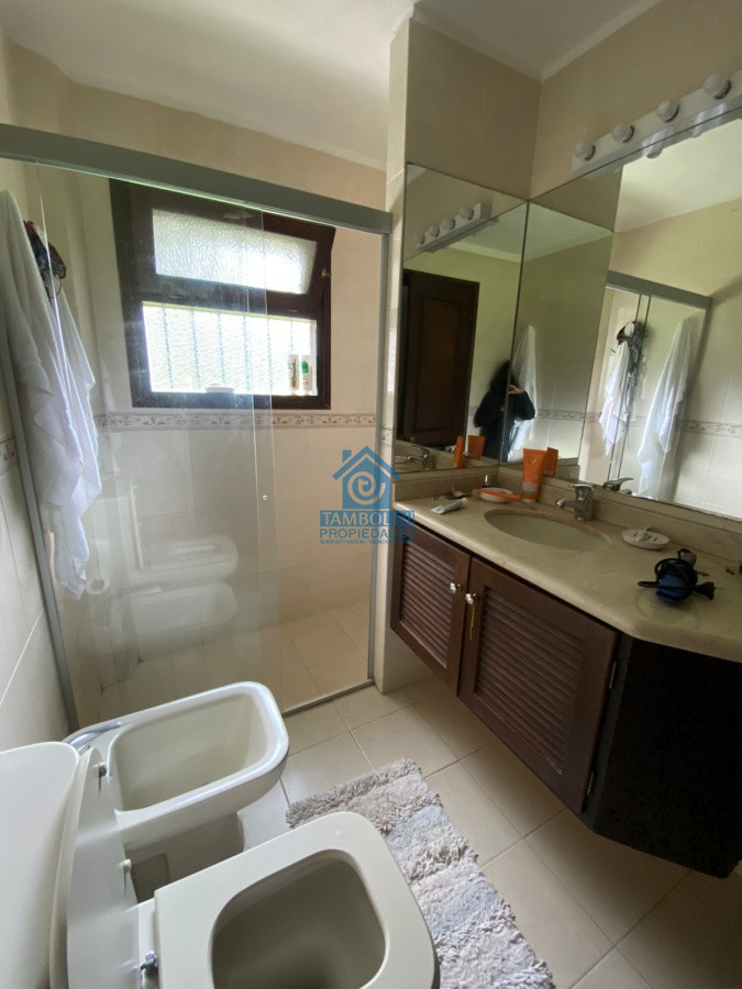 Casa ID.485 - Alquiler temporario de casa de tres dormitorios con piscina en Barrio Lugano a pasos de Punta Shopping, Punta del Este
