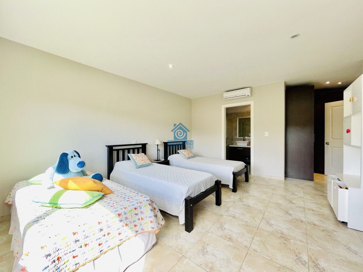 Casa ID.287 - Excelente Casa de 4 Dormitorios, Piscina Climatizada y Barbacoa en Pinares, Punta del Este