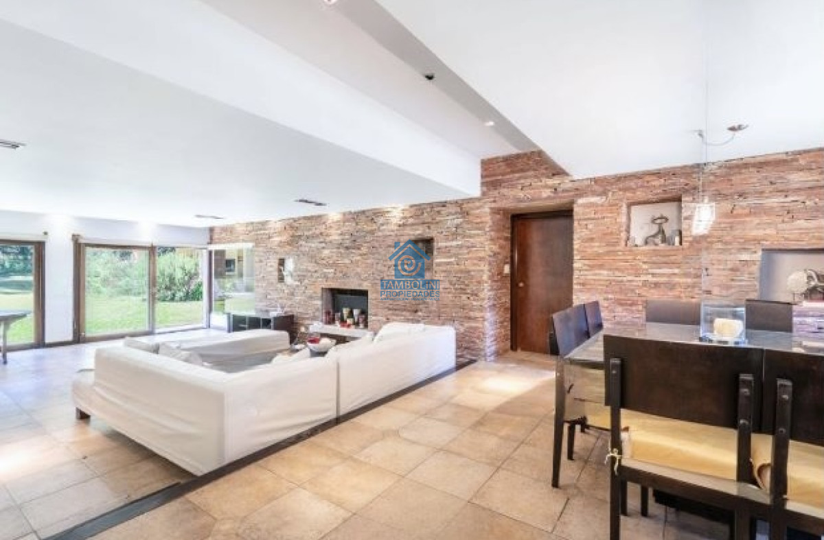 Casa ID.292 - Excelente Casa de 4 Dormitorios, Piscina y Parrillero en San Rafael 