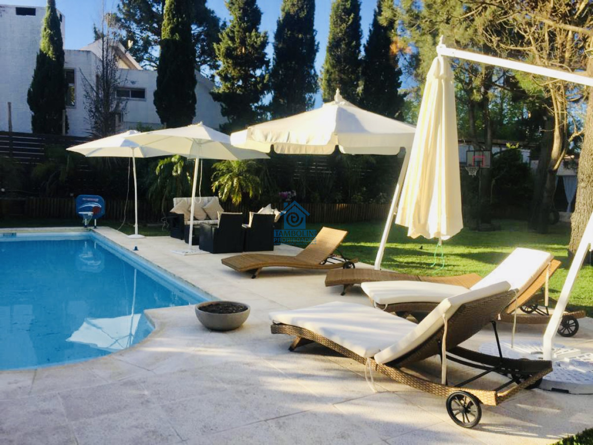 Casa ID.345 - Excelente Casa de 5 Dormitorios en Barrio Privado La Arbolada, Punta del Este