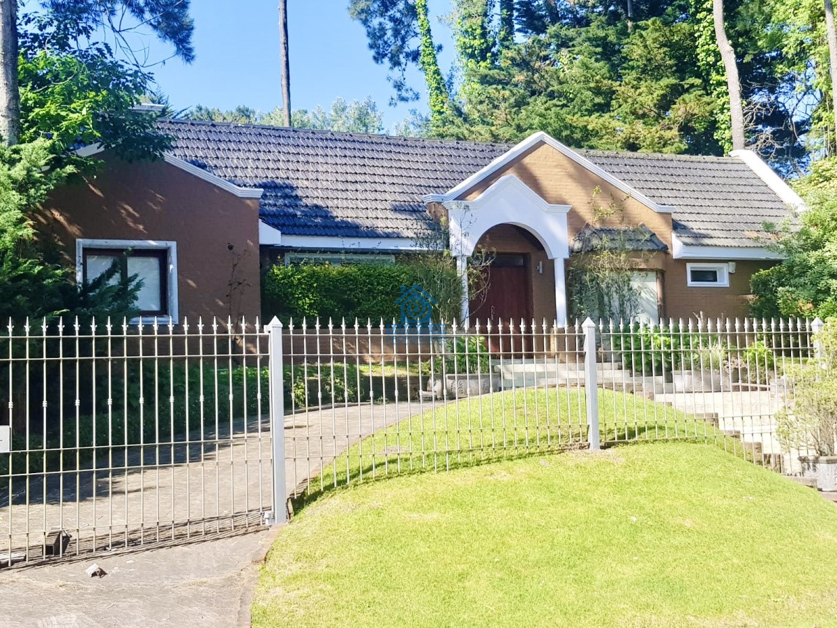 Casa ID.292 - Excelente Casa de 4 Dormitorios, Piscina y Parrillero en San Rafael 