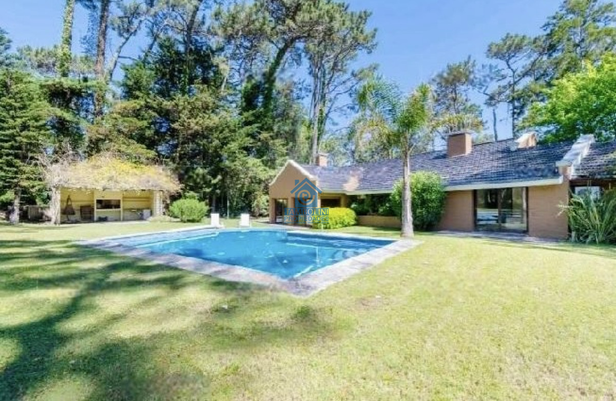 Casa ID.292 - Excelente Casa de 4 Dormitorios, Piscina y Parrillero en San Rafael 