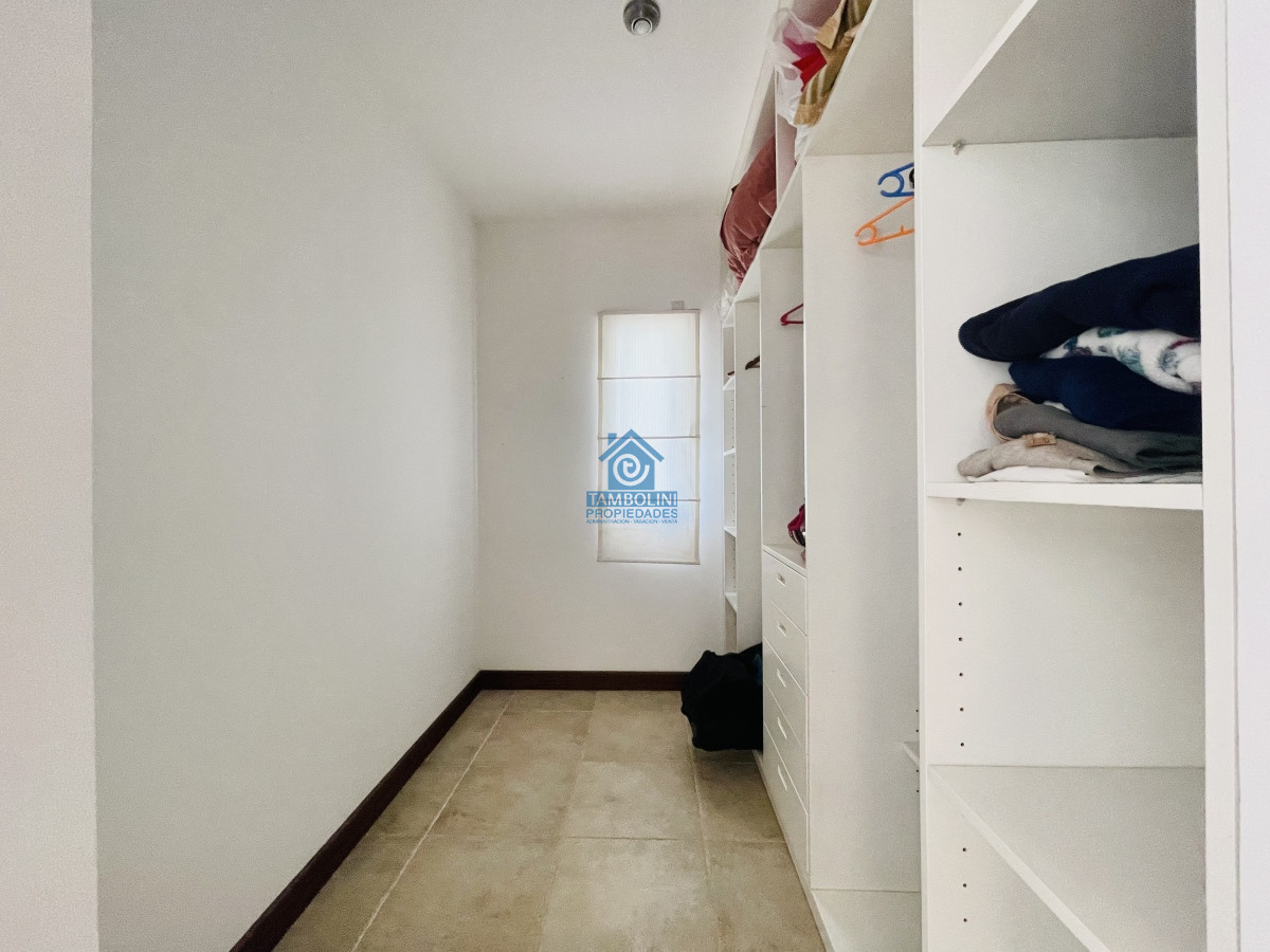 Casa ID.490 - Muy Buena Casa de 5 Dormitorios y Piscina en Rincón del Indio, a Pocos Metros del Mar