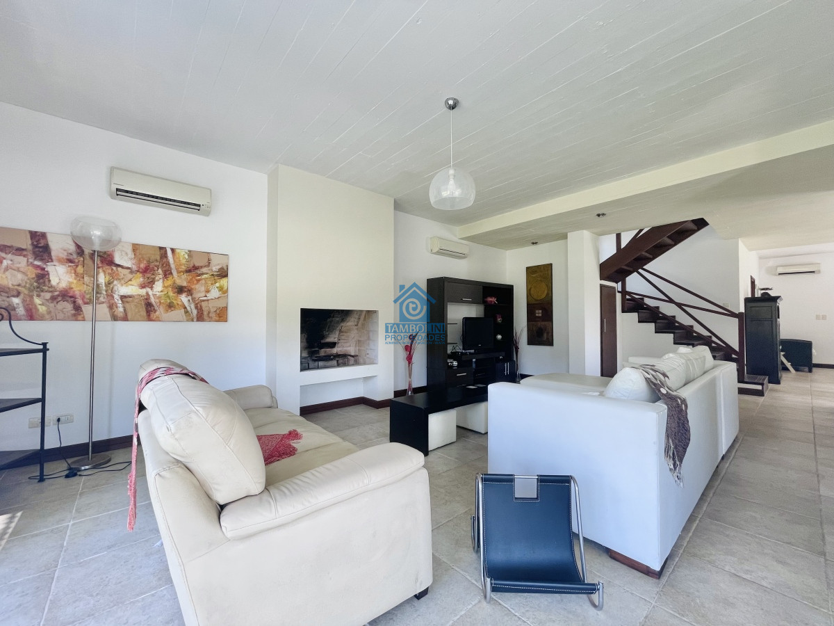 Casa ID.490 - Muy Buena Casa de 5 Dormitorios y Piscina en Rincón del Indio, a Pocos Metros del Mar