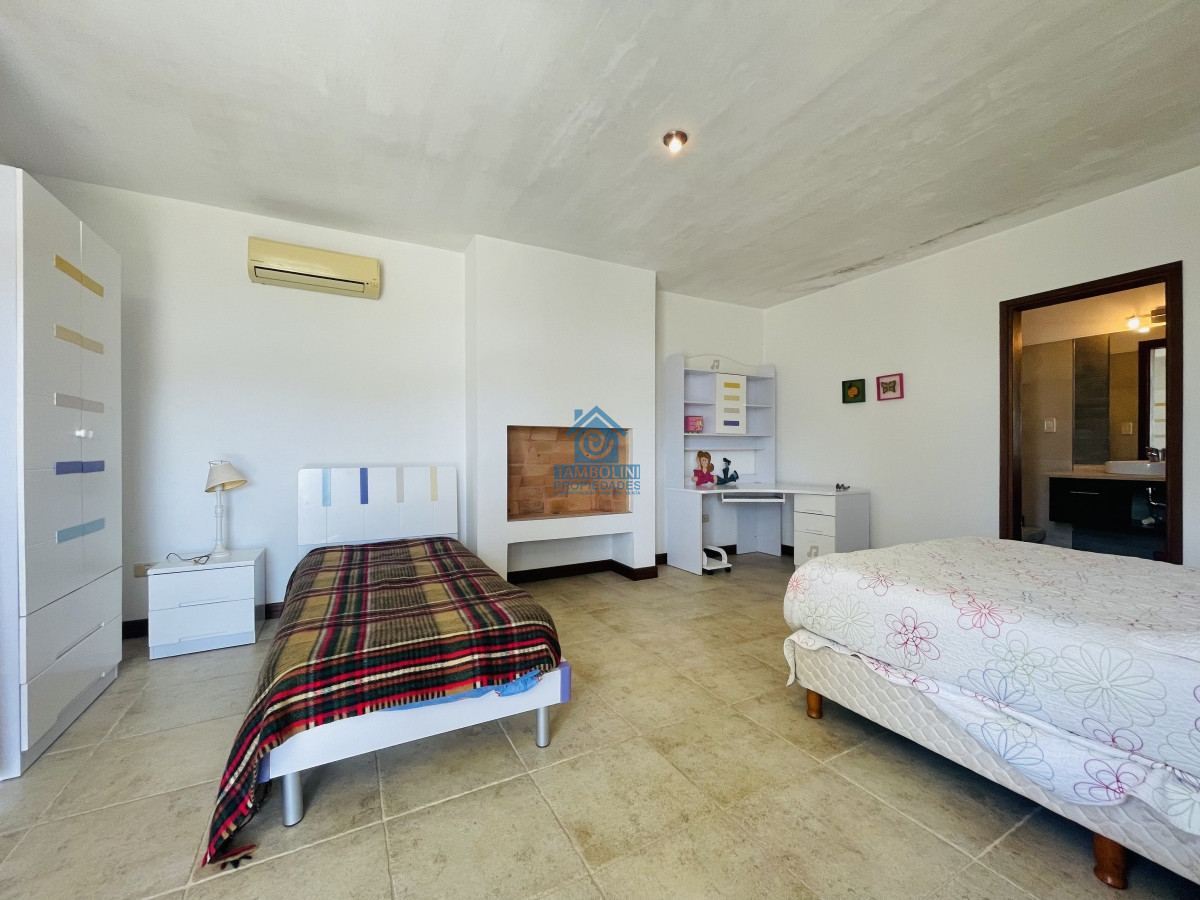Casa ID.490 - Muy Buena Casa de 5 Dormitorios y Piscina en Rincón del Indio, a Pocos Metros del Mar