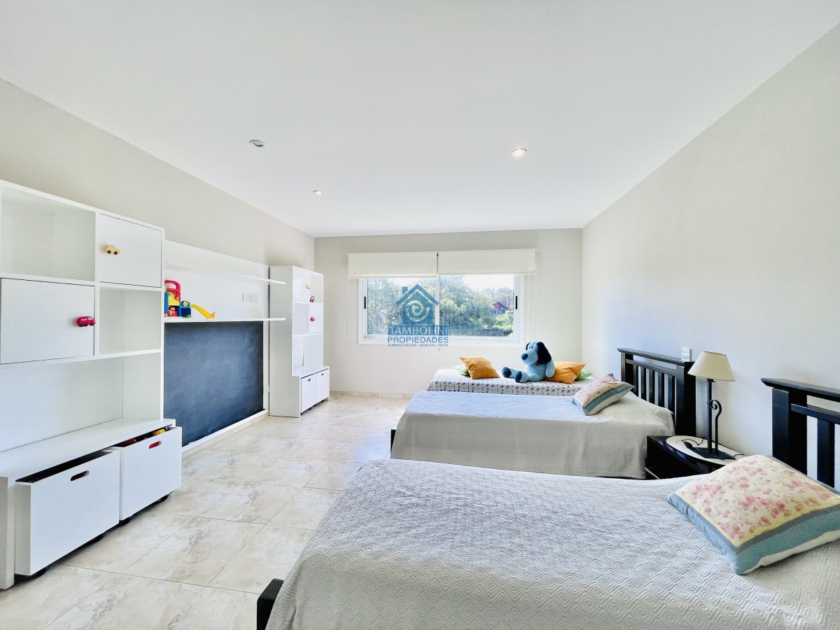 Casa ID.287 - Excelente Casa de 4 Dormitorios, Piscina Climatizada y Barbacoa en Pinares, Punta del Este
