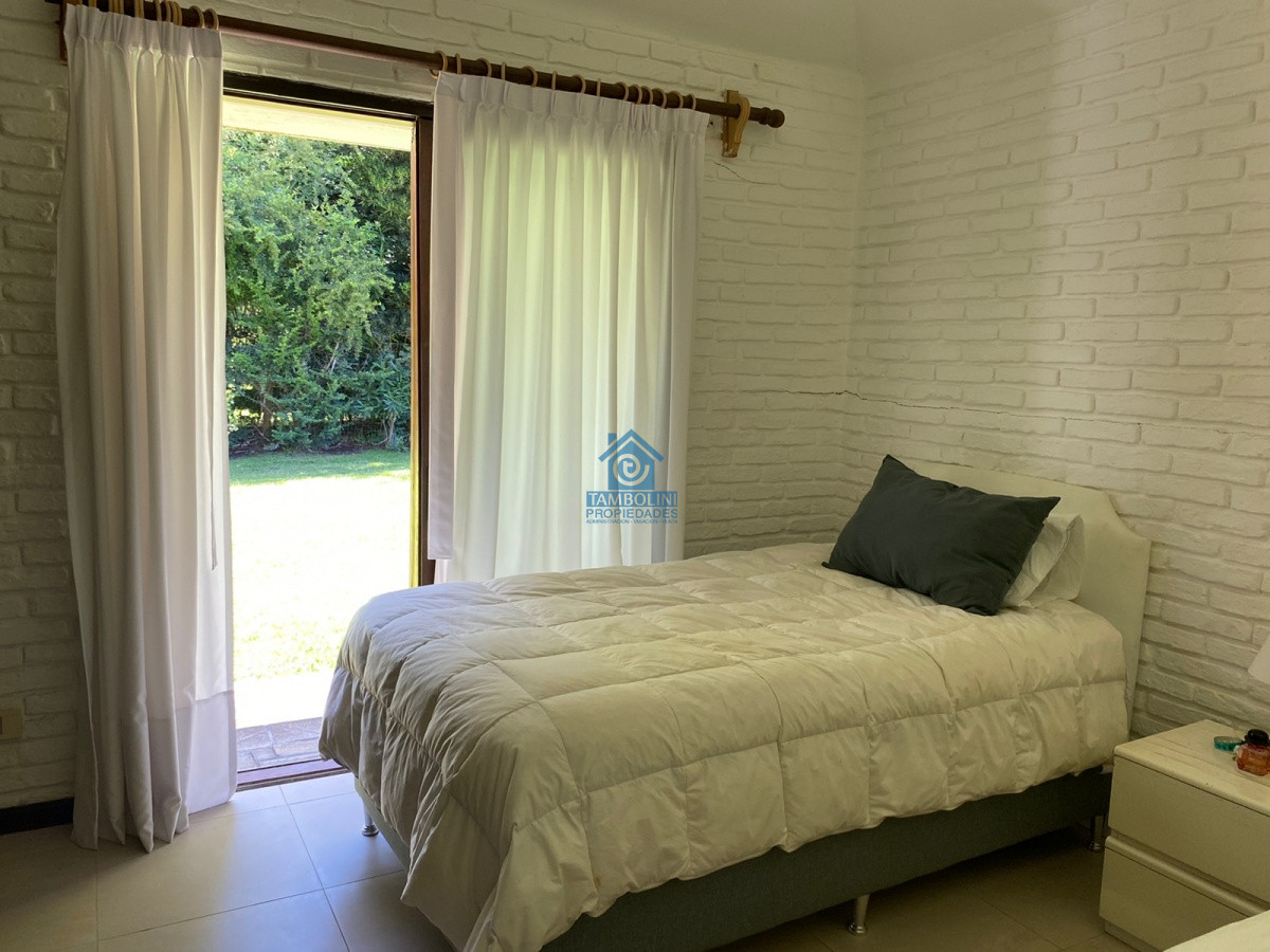 Casa ID.485 - Alquiler temporario de casa de tres dormitorios con piscina en Barrio Lugano a pasos de Punta Shopping, Punta del Este