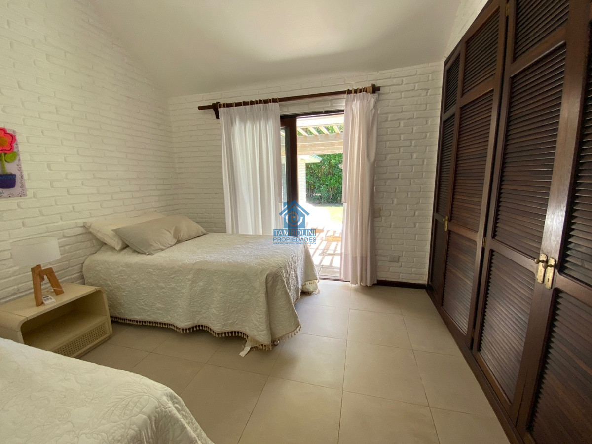 Casa ID.485 - Alquiler temporario de casa de tres dormitorios con piscina en Barrio Lugano a pasos de Punta Shopping, Punta del Este