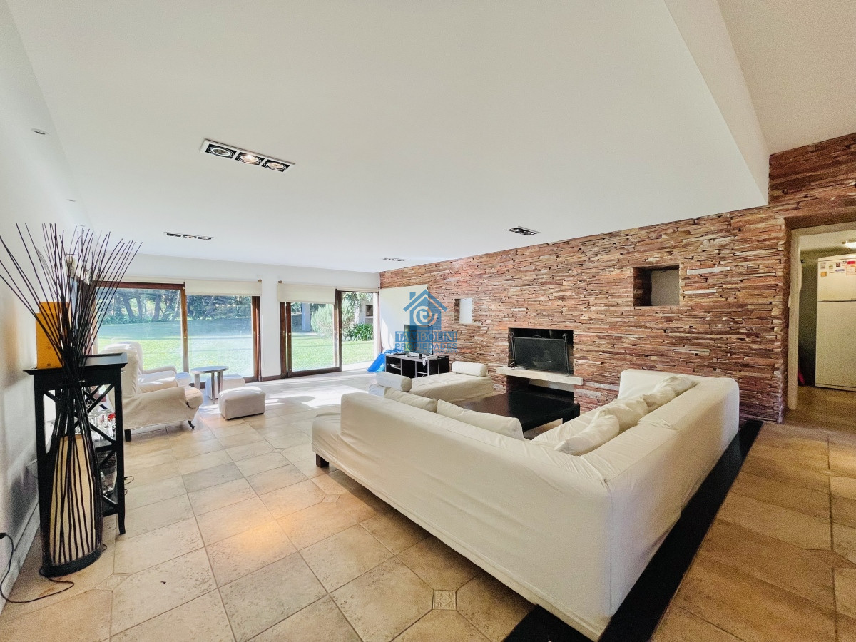 Casa ID.292 - Excelente Casa de 4 Dormitorios, Piscina y Parrillero en San Rafael 