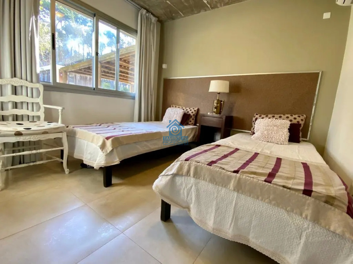Casa ID.604 - Venta y alquiler de maravillosa casa de cuatro dormitorios en barrio privado, Playa Brava, Punta del Este