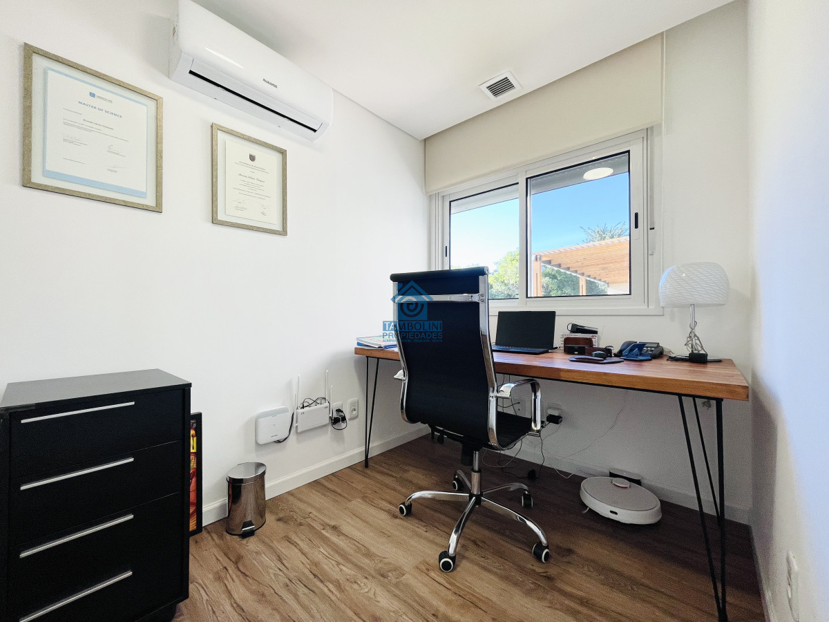 Casa ID.633 - Moderna Casa de 4 Dormitorios, Piscina Climatizada y Parrillero en Punta Ballena, Barrio Semi Privado