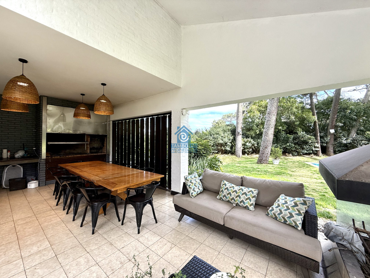 Casa ID.940 - Casa en alquiler de temporada con 4 suites más dependencia en 4500 m2 piscina y parrillero 