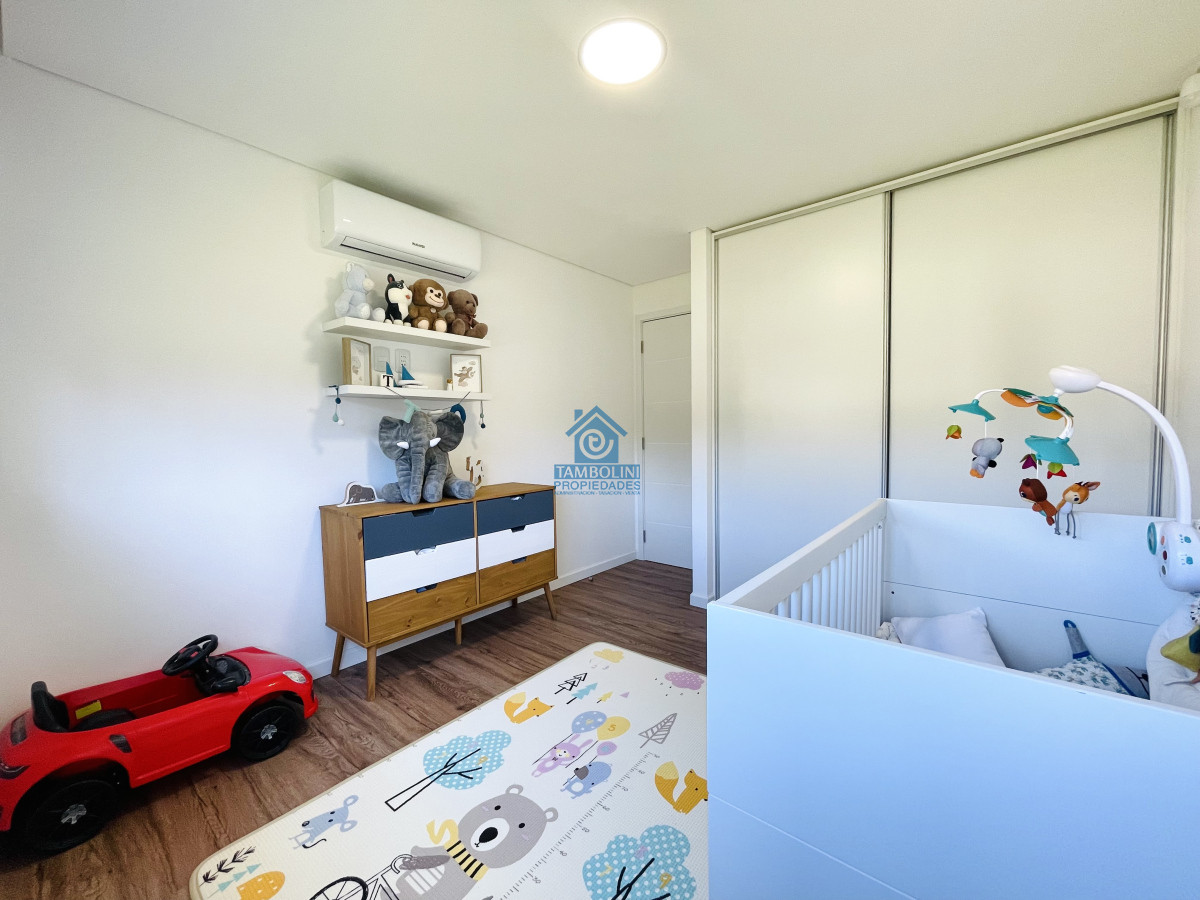 Casa ID.633 - Moderna Casa de 4 Dormitorios, Piscina Climatizada y Parrillero en Punta Ballena, Barrio Semi Privado
