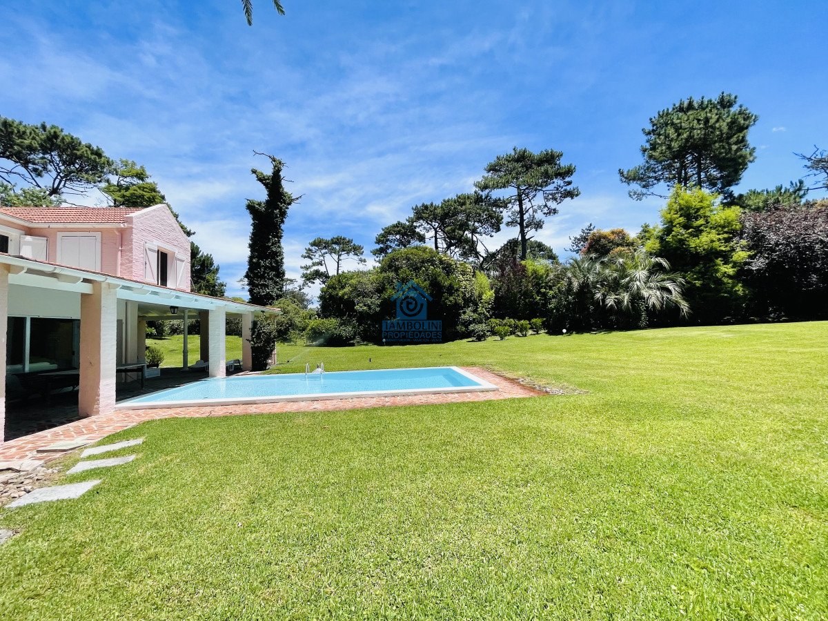 Casa ID.491 - Excelente Casa de 4 Dormitorios en Playa Brava, Punta del Este