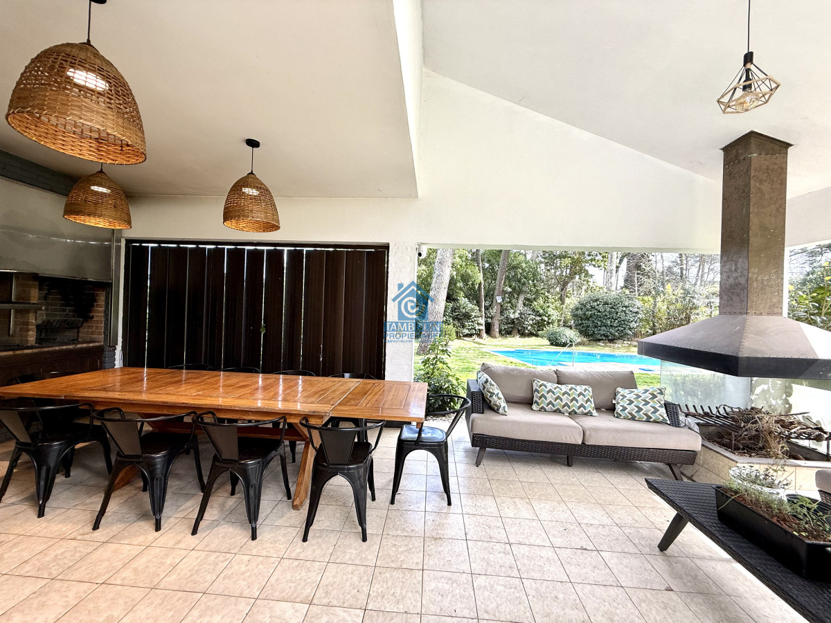 Casa ID.940 - Casa en alquiler de temporada con 4 suites más dependencia en 4500 m2 piscina y parrillero 