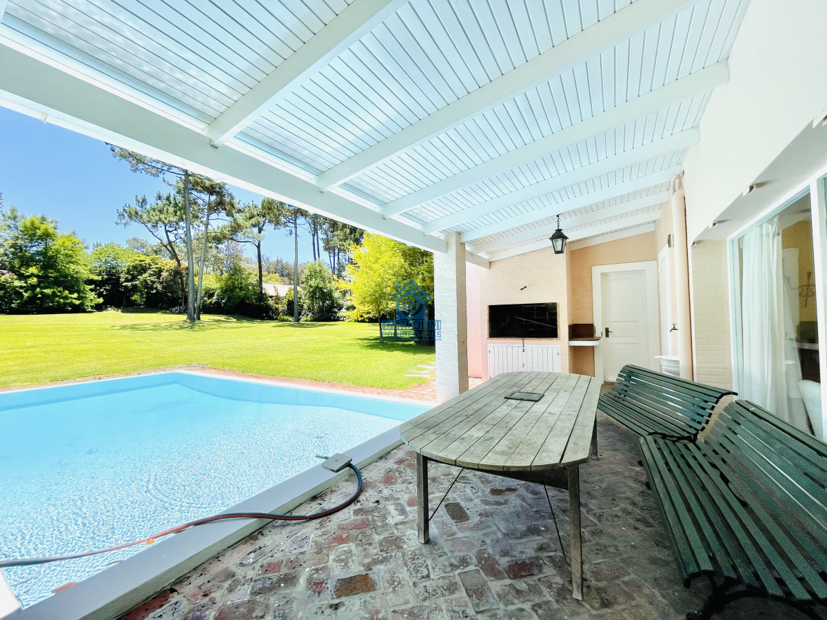 Casa ID.491 - Excelente Casa de 4 Dormitorios en Playa Brava, Punta del Este