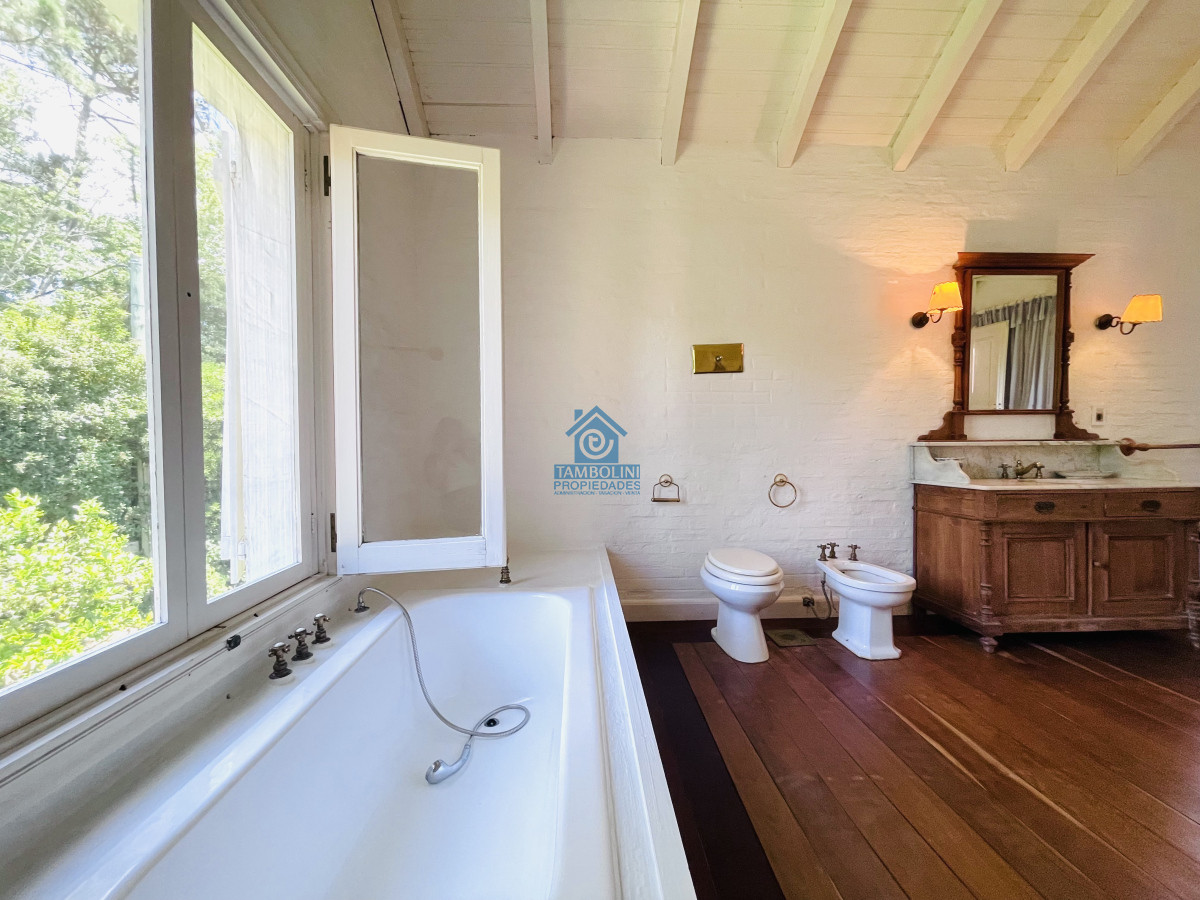 Casa ID.491 - Excelente Casa de 4 Dormitorios en Playa Brava, Punta del Este