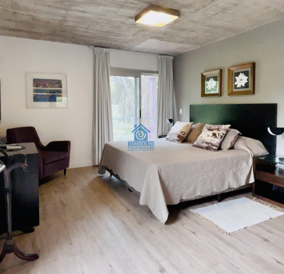 Casa ID.604 - Venta y alquiler de maravillosa casa de cuatro dormitorios en barrio privado, Playa Brava, Punta del Este