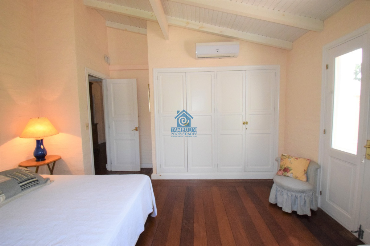 Casa ID.491 - Excelente Casa de 4 Dormitorios en Playa Brava, Punta del Este