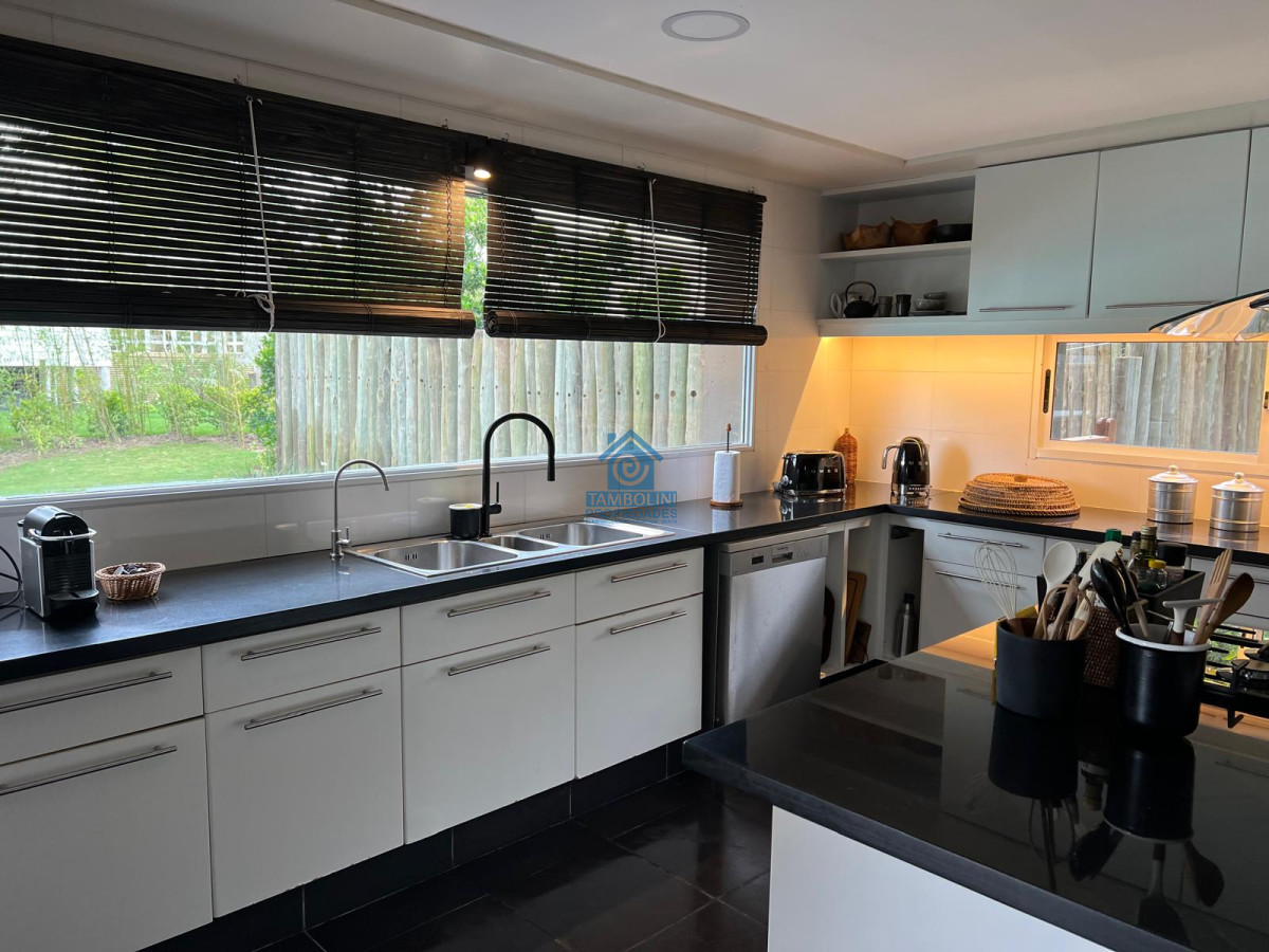 Casa ID.1037 - Excelente casa moderna de 4 Dormitorios más dependencia en barrio privado Pinar del Faro, José Ignacio 