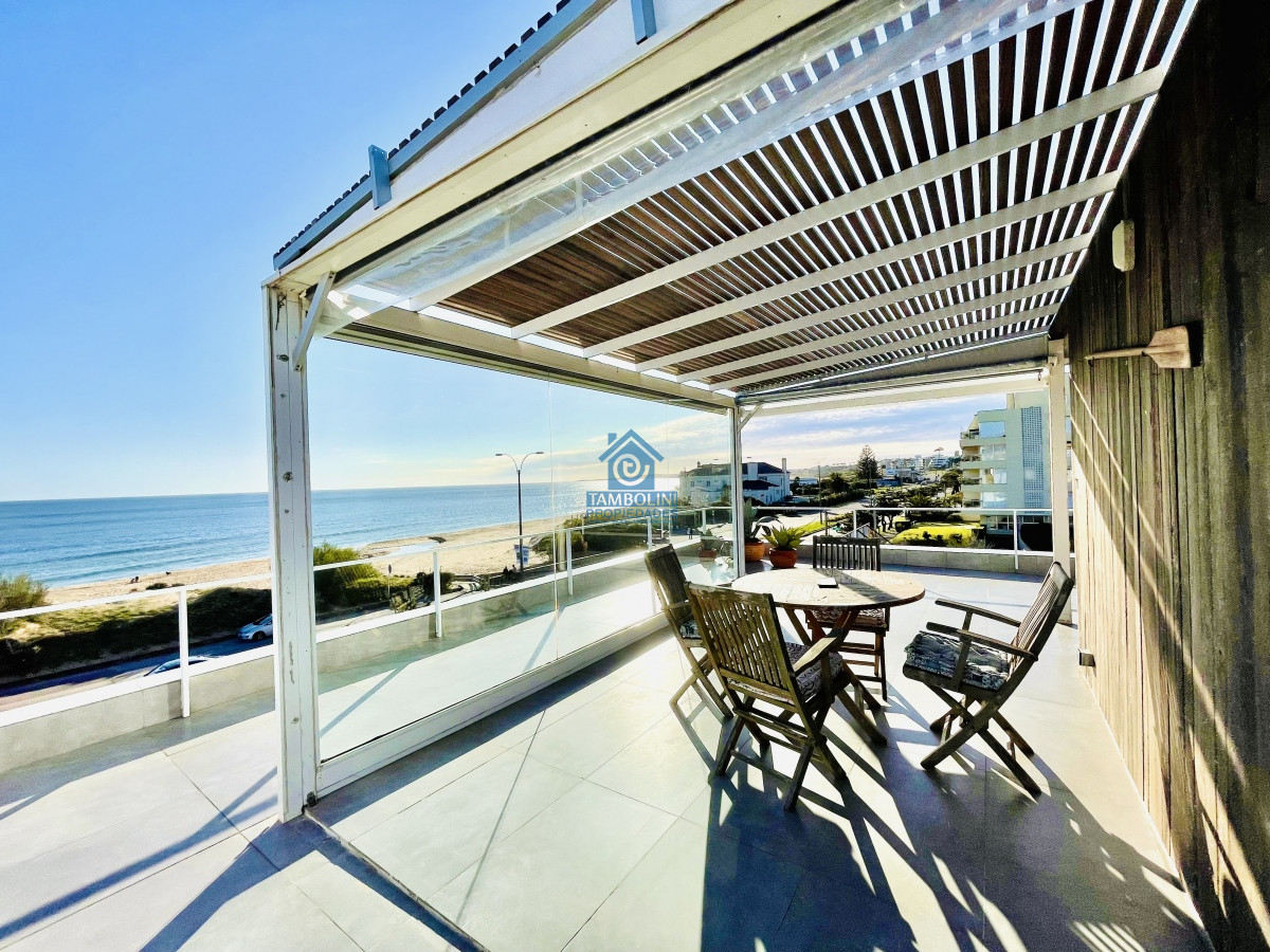 Casa ID.252 - Moderna Casa de 5 Dormitorios y Piscina Climatizada Frente a Playa Mansa - Punta del Este