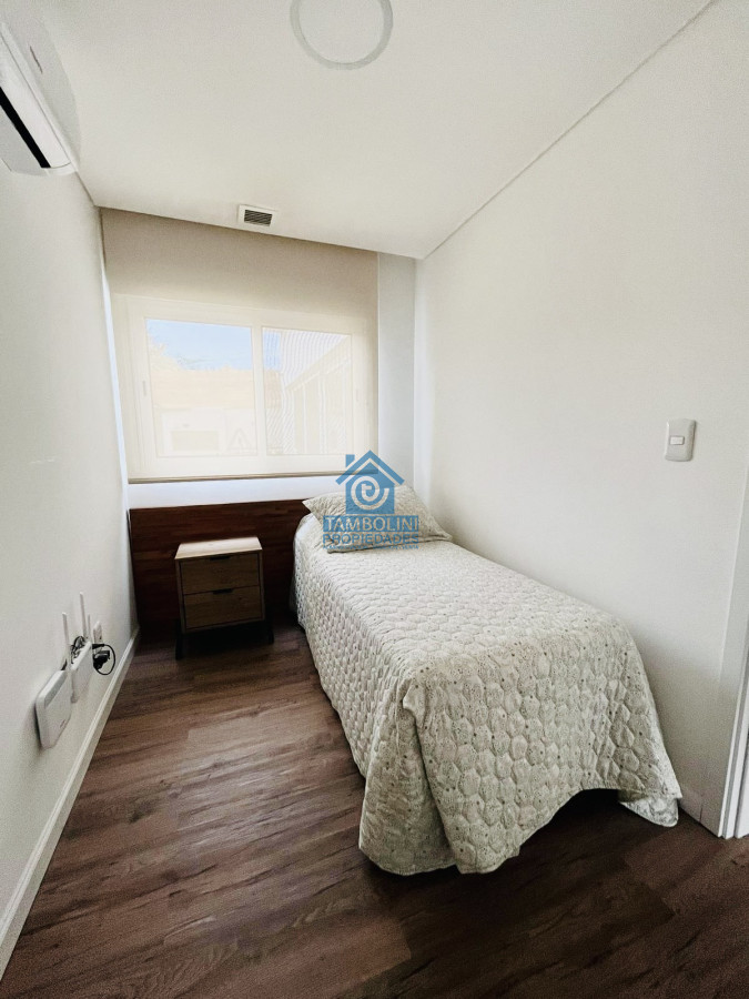 Casa ID.633 - Moderna Casa de 4 Dormitorios, Piscina Climatizada y Parrillero en Punta Ballena, Barrio Semi Privado