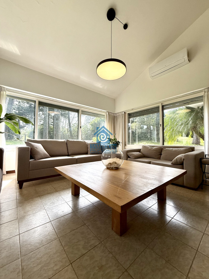 Casa ID.940 - Casa en alquiler de temporada con 4 suites más dependencia en 4500 m2 piscina y parrillero 