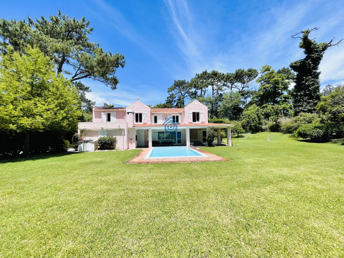Casa ID.491 - Excelente Casa de 4 Dormitorios en Playa Brava, Punta del Este
