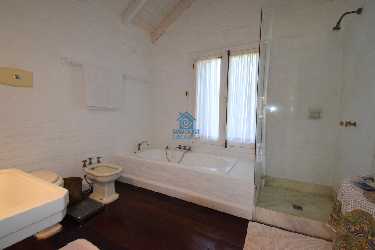 Casa ID.491 - Excelente Casa de 4 Dormitorios en Playa Brava, Punta del Este